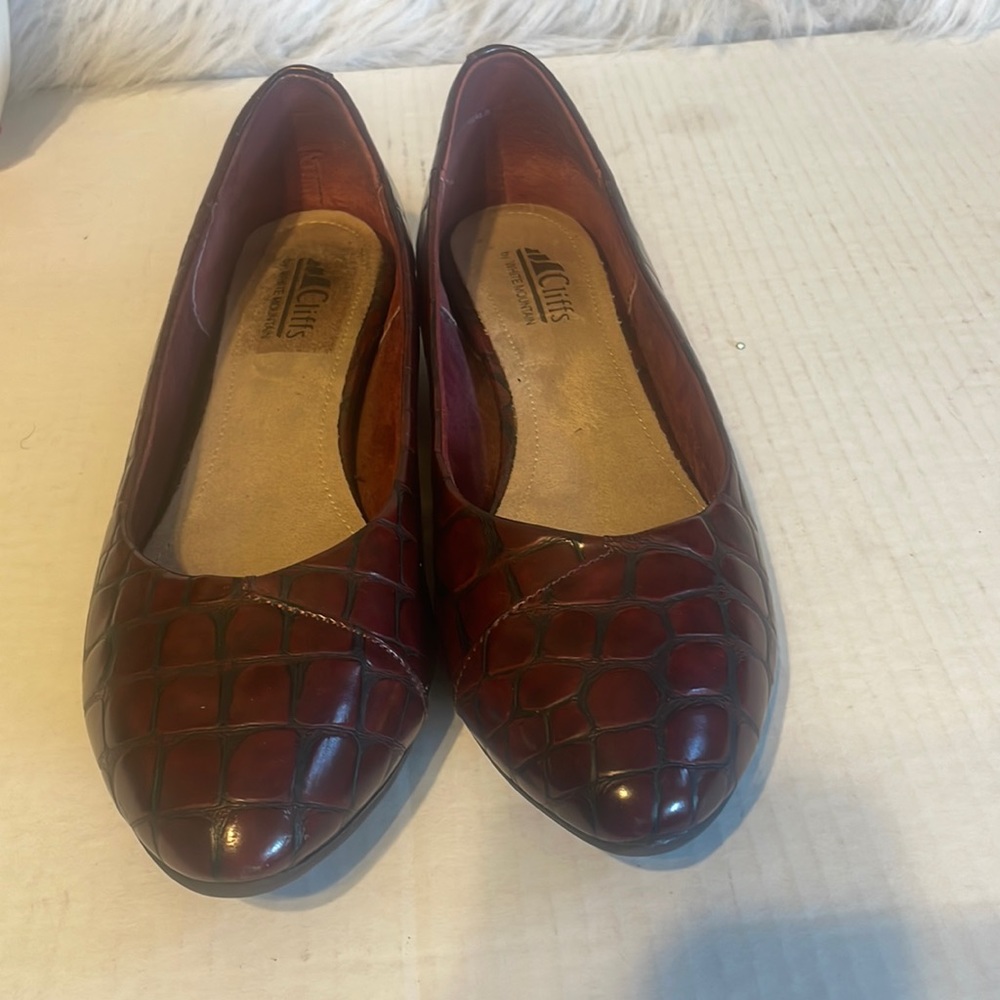 Cliffs by white Mountain Flat shoes